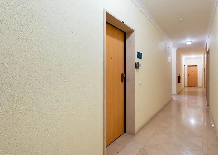 Bright 1 Bdr Flat With Pool & Balcony By Lovelystay *