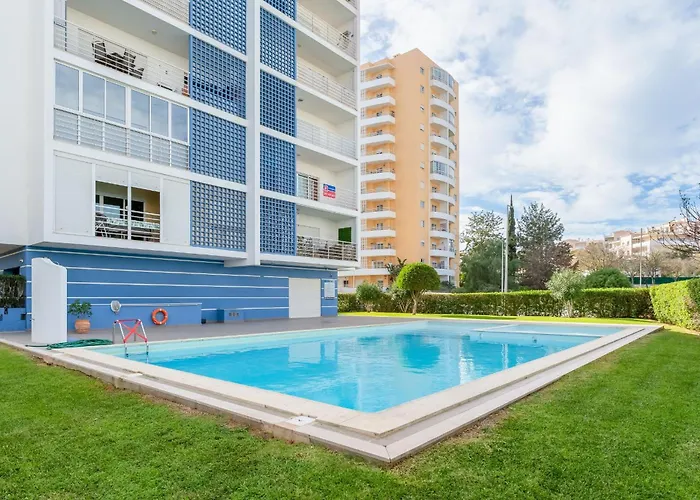 Bright 1 Bdr Flat With Pool & Balcony By Lovelystay