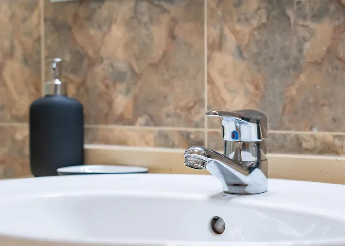 Apartament Bright 1 Bdr Flat With Pool & Balcony By Lovelystay