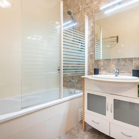 Апартаменты Bright 1 Bdr Flat With Pool & Balcony By Lovelystay