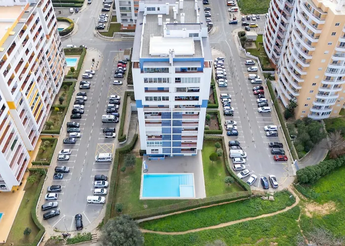 Bright 1 Bdr Flat With Pool & Balcony By Lovelystay Апартаменты *