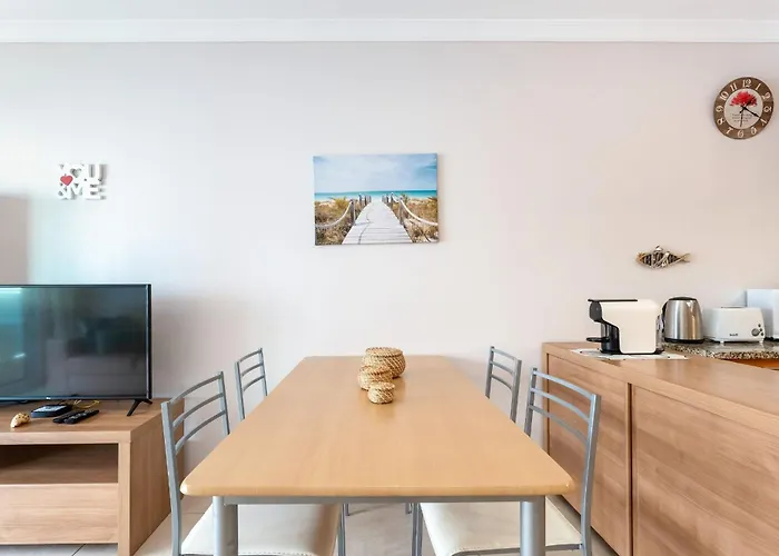 Апартаменты Bright 1 Bdr Flat With Pool & Balcony By Lovelystay