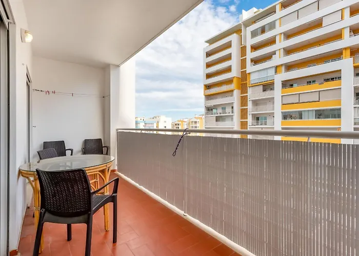 Bright 1 Bdr Flat With Pool & Balcony By Lovelystay Апартаменты *